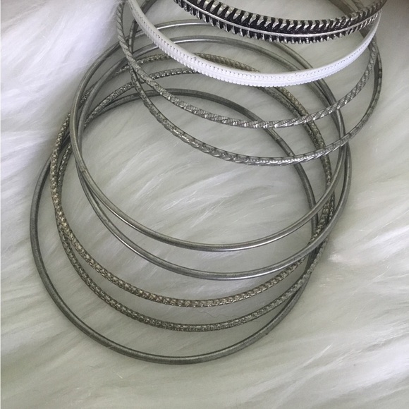 Set of 11 bracelets - Picture 5 of 9